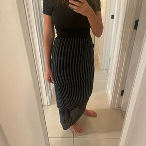 UTERQÜE gorgeous slim fit skirt - size M